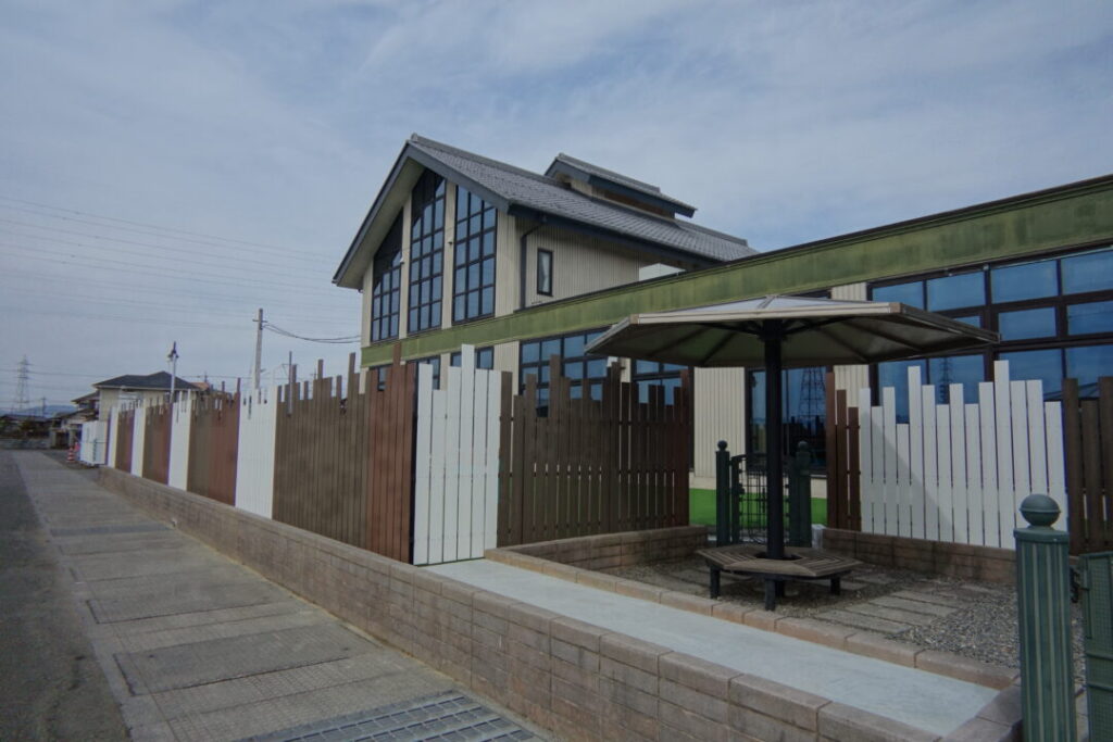 【福祉施設改修｜外構＋内部を一括対応】運営を止めない安全・快適リニューアル工事